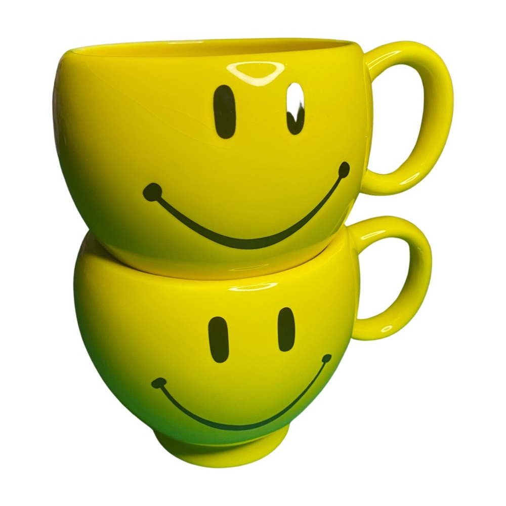 Stackable Retro Style Smiley Face Pedestal Mugs